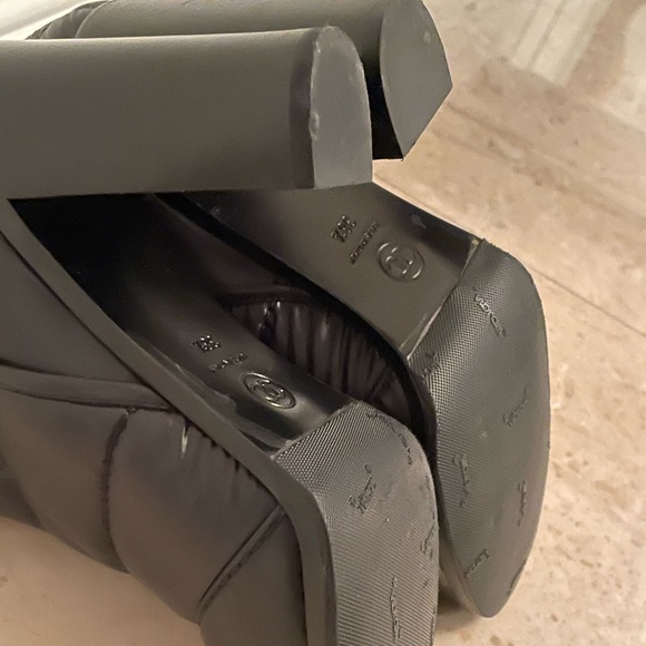 RARE CHANEL Cap Toe Puffer Winter Snow Ski Booties Boots - Picture 6 of 11